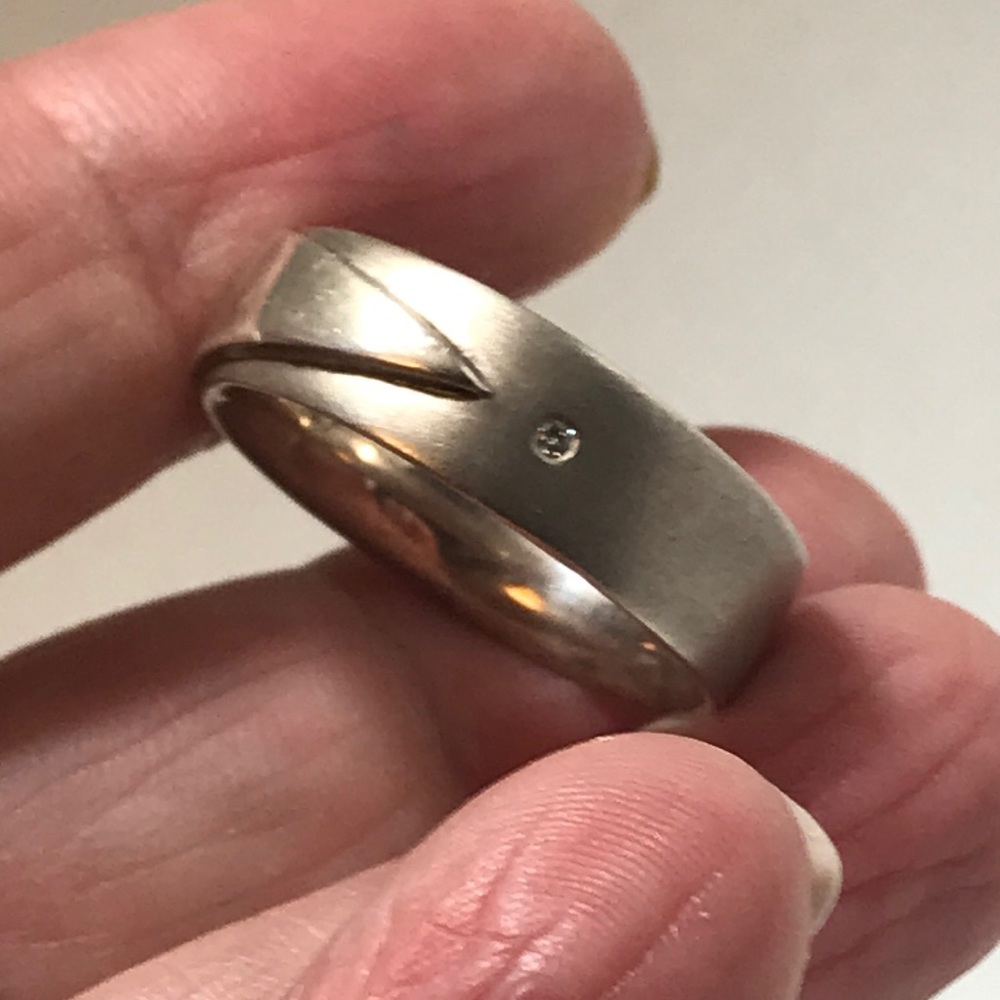 Wonderful Sterling Band w Tiny Diamond Sz 10 1/2